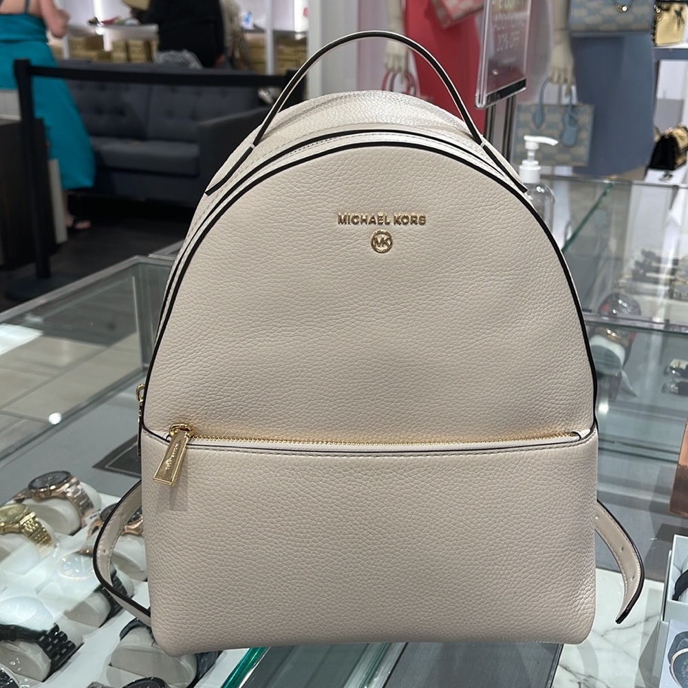 Michael Kors Women's Valerie Medium Pebbled Leather Backpack Light Cream 
NWT - Picture 2 of 16